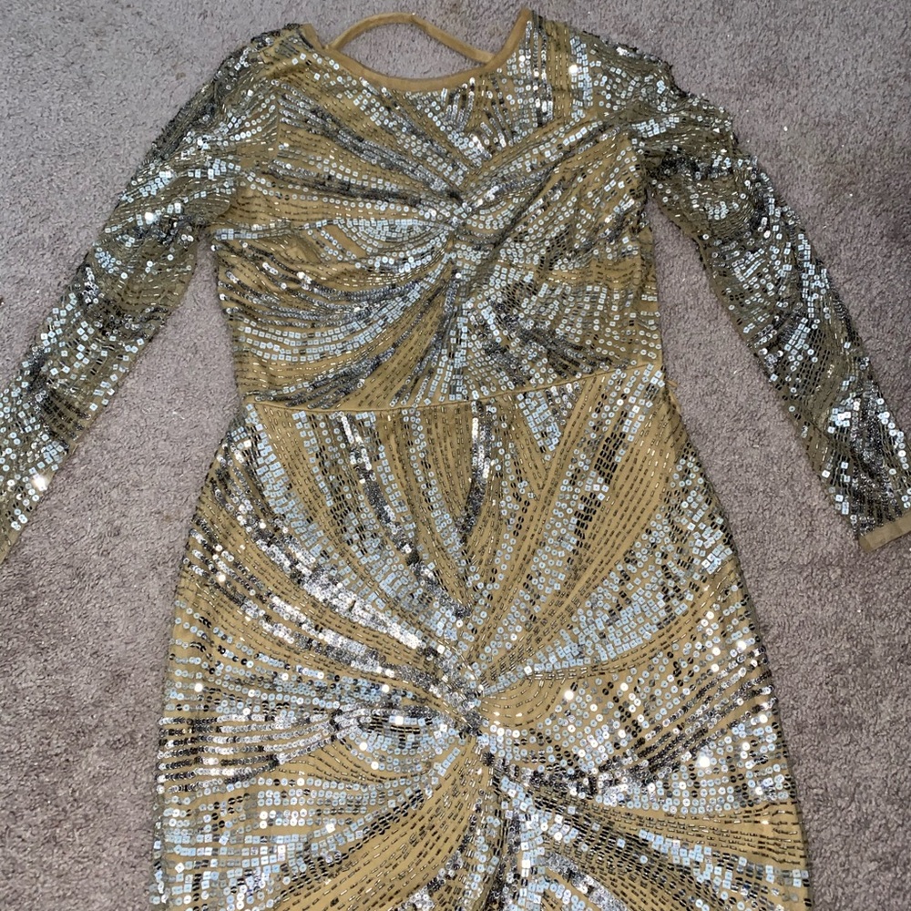 Dresses - Picture 15 of 16